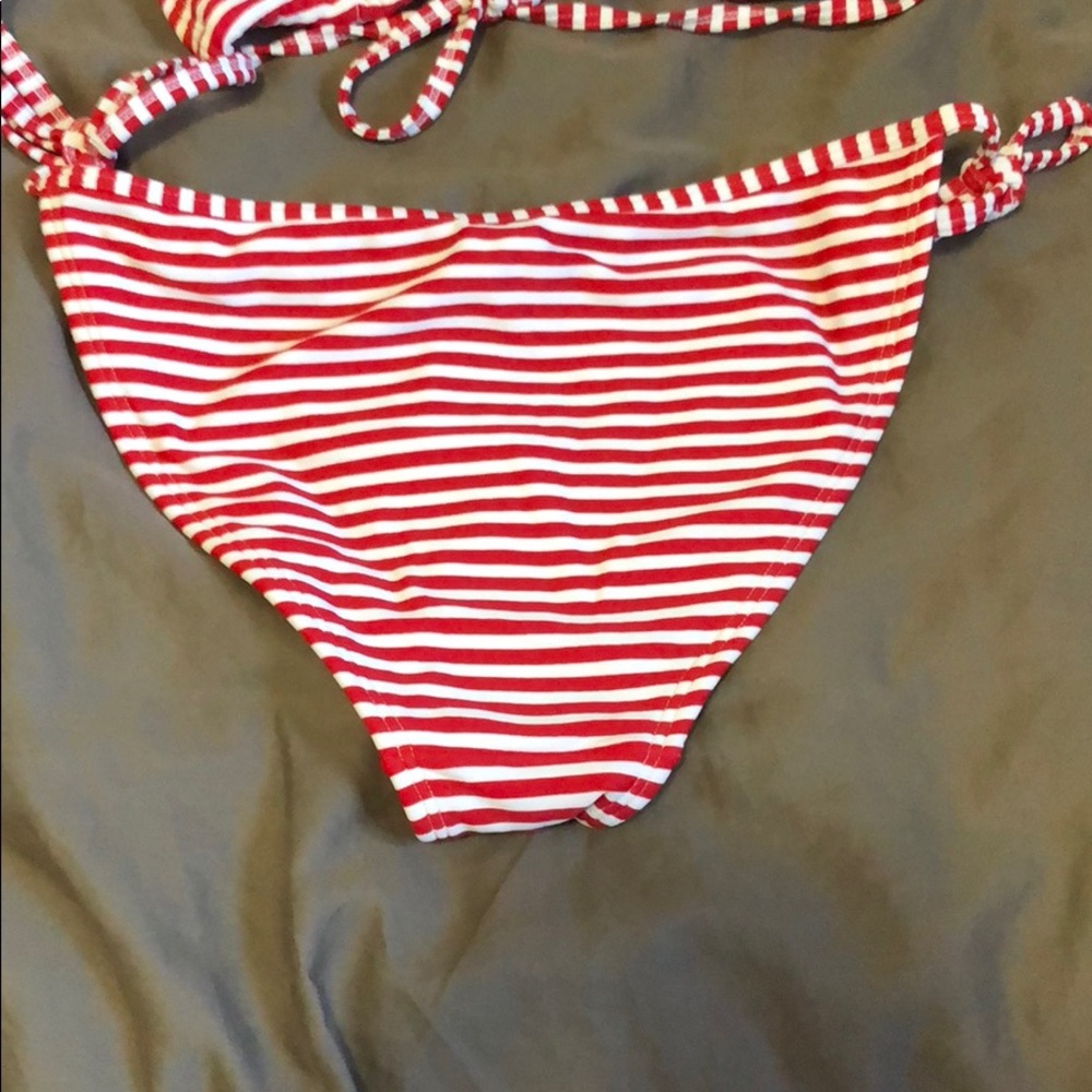 Bikini - Picture 2 of 3